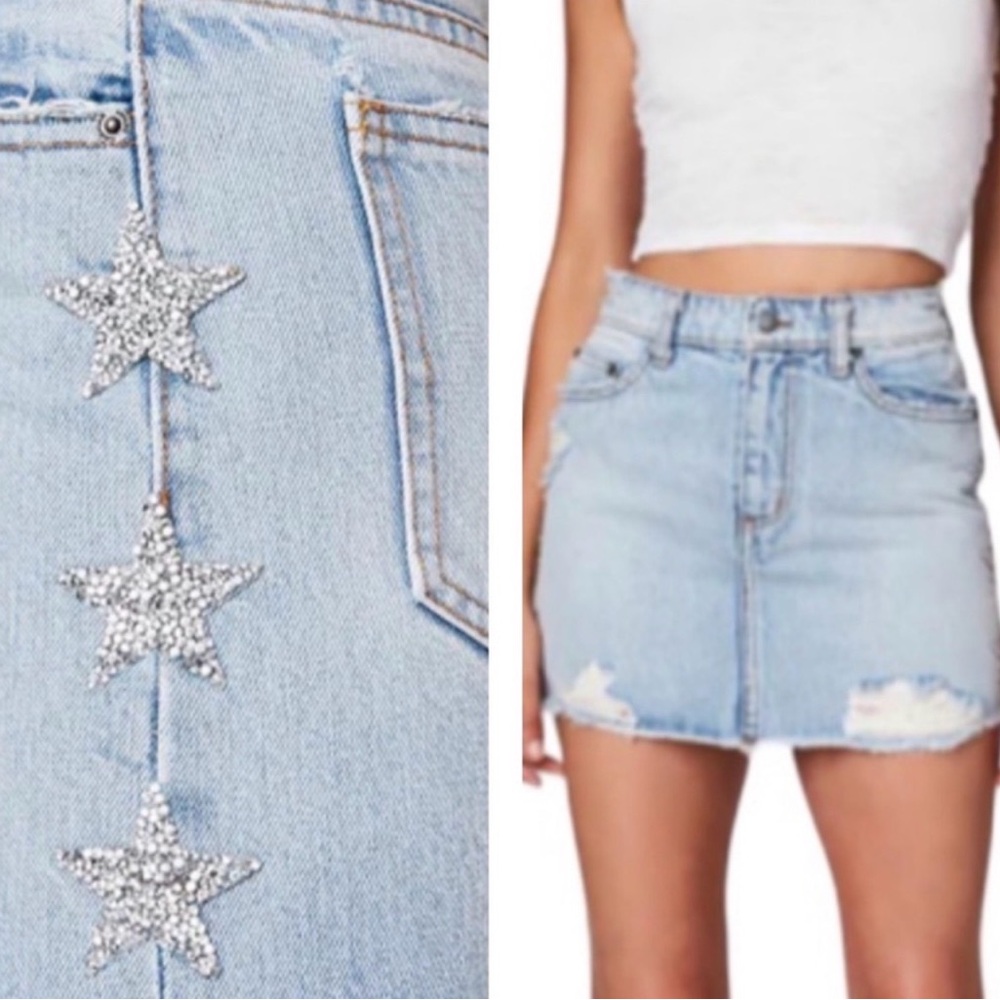 Carmar Los Angeles
5 pocket mini skirt
⭐️SilverStars up the sides!⭐️